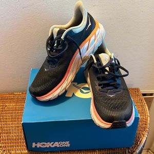 Hoka Clifton Sneakers with box